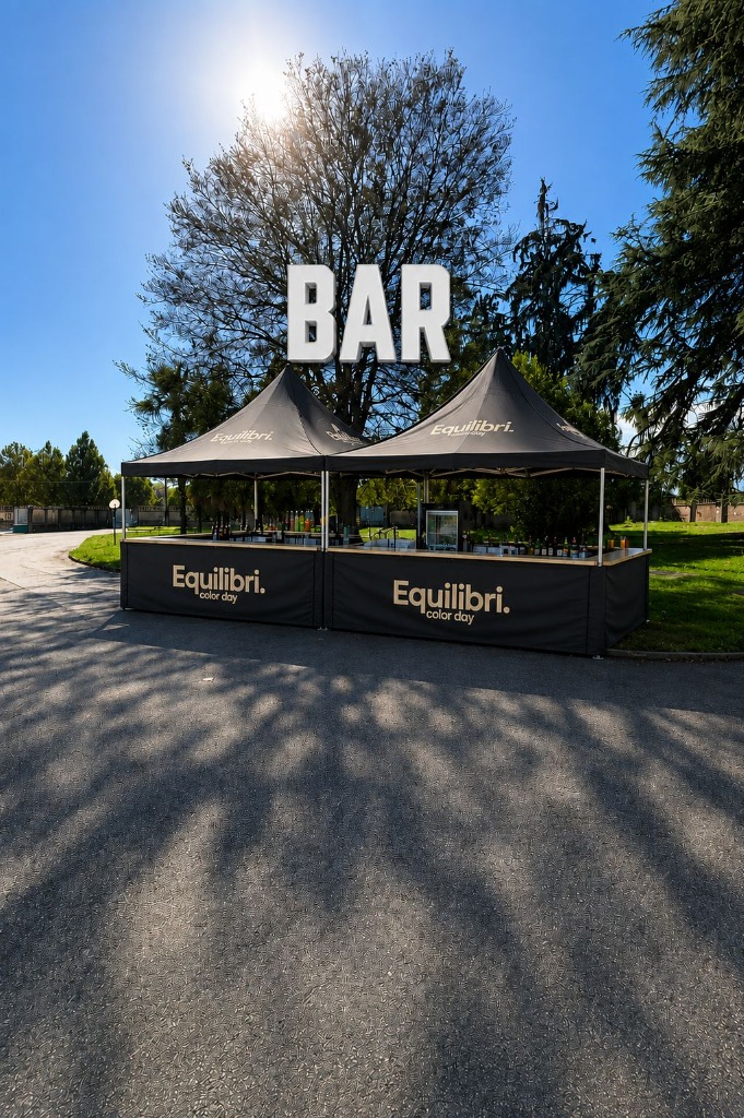 Bar e persone al festival